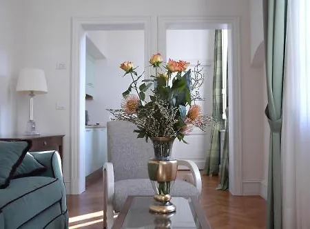 Serristori Palace 2*