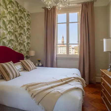 Serristori Palace 2*
