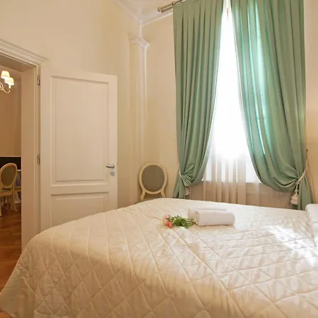 Aparthotel Serristori Palace Florenz