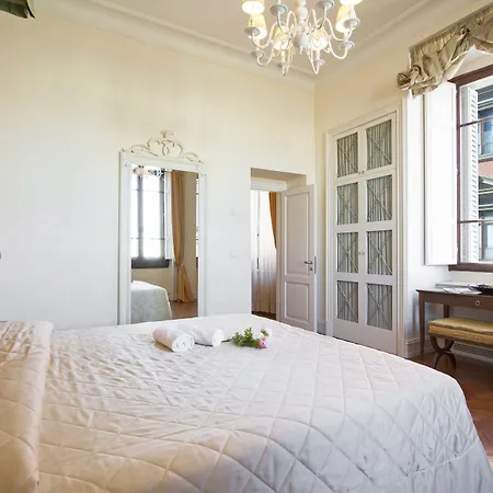 Serristori Palace Aparthotel 4*